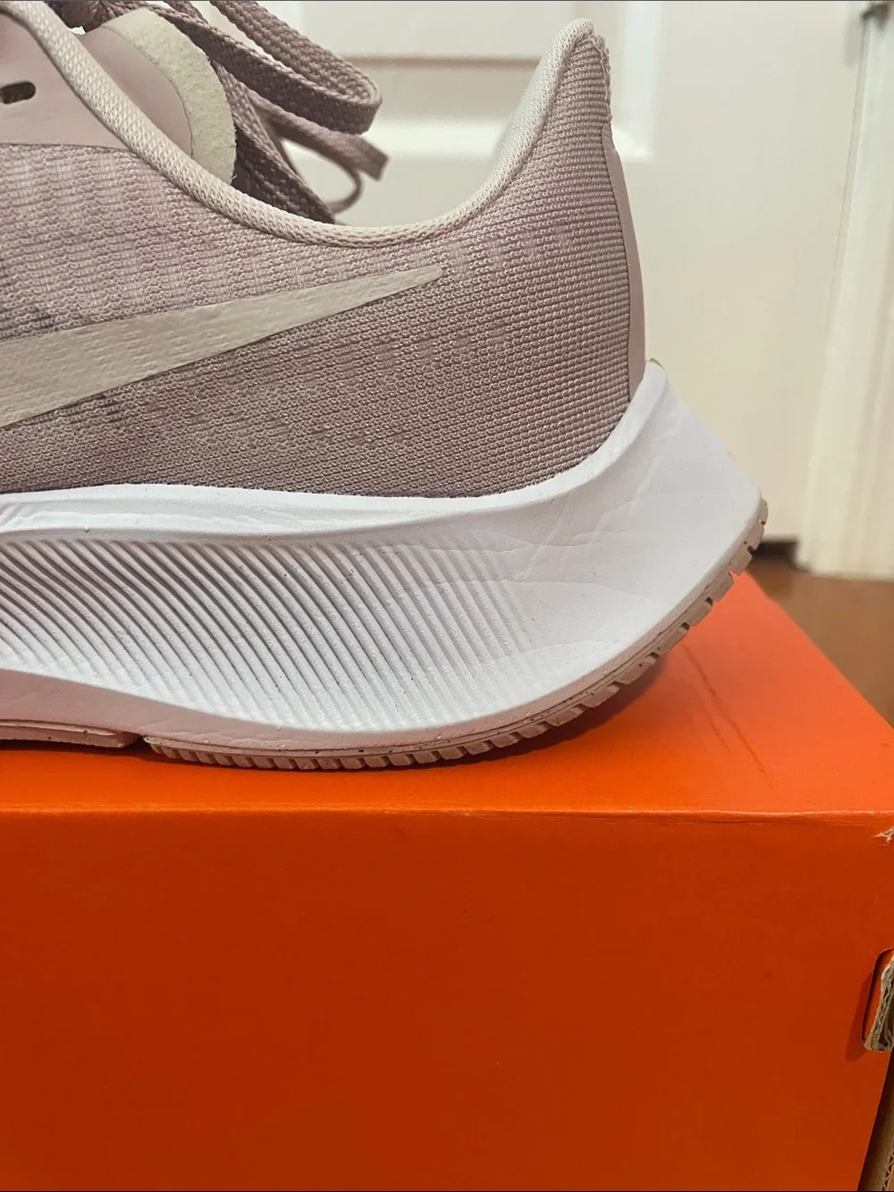 EUC - Nike Air Zoom Pegasus 37 - Champagne
